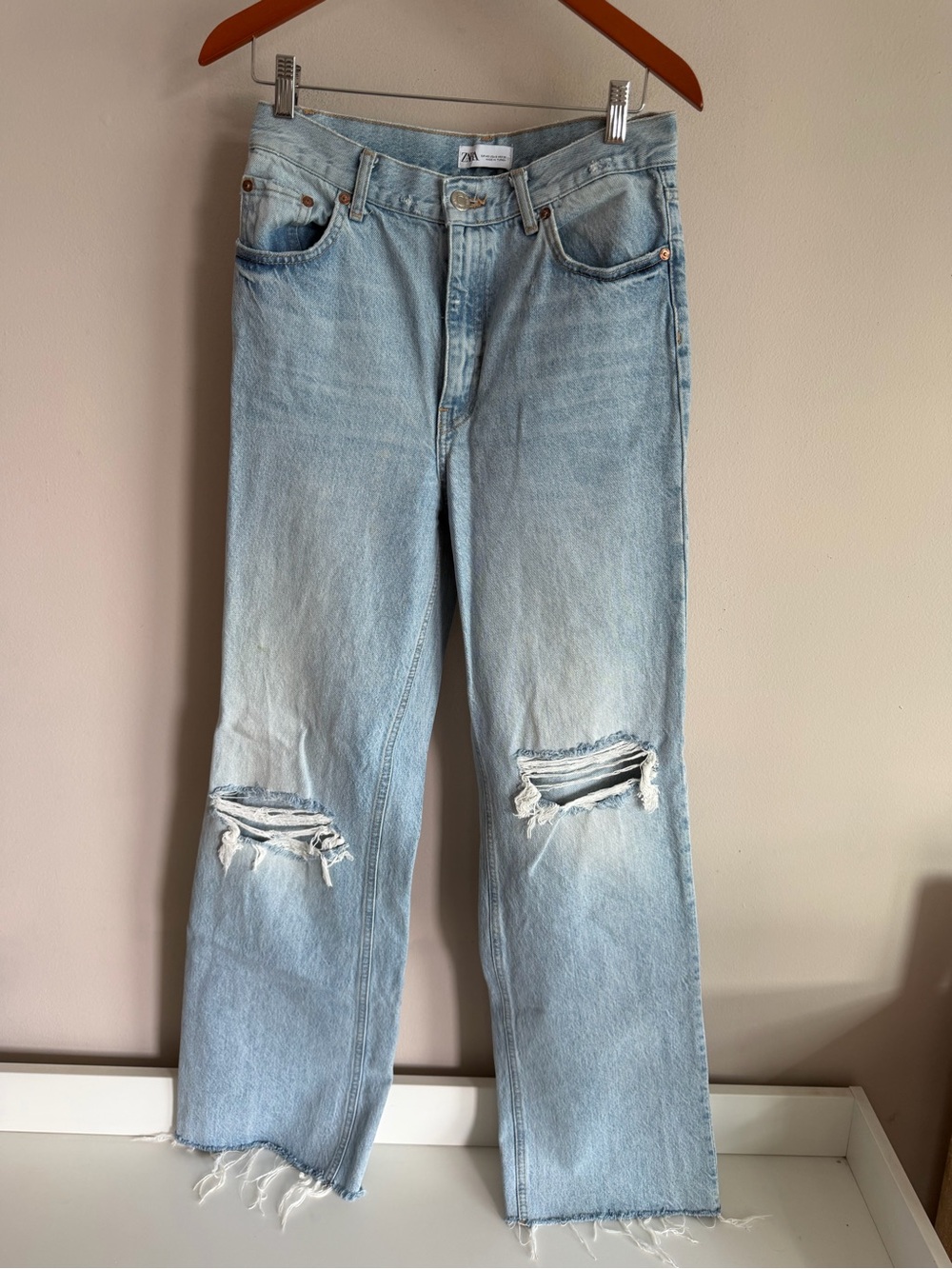Zara Women Light Wash Distressed Wide Leg Jeans Raw Hem Size 8